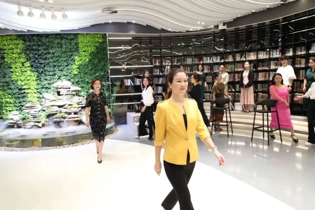 身家超千万的实体企业家，也在微信群做副业！